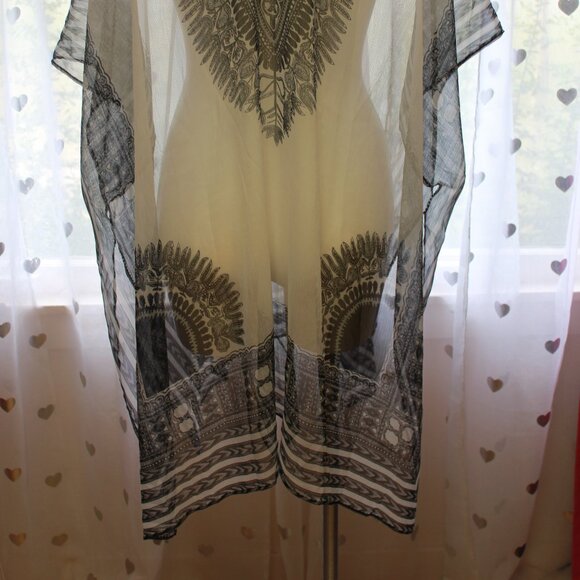 #514 Peter Nygard White & Black Embellished Shawl (Guestimated Size 16) - Picture 6 of 10